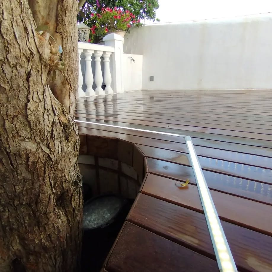 Instalación de tarima exterior para piscina en Ibiza